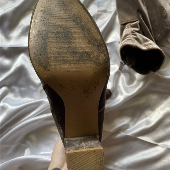 Steve Madden Velvet Ankle Booties Size 7.5 Womens Lavender Taupe Heeled Trendy - Picture 4 of 6